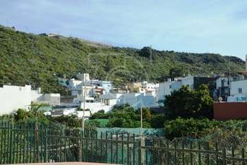 Reunión de los candidatos nacionalistas (NC) con la directiva del colectivo vecinal del Valle de los Nueve (Foto TA)